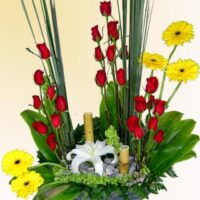 Arreglo floral de rosas y gerberas. E5