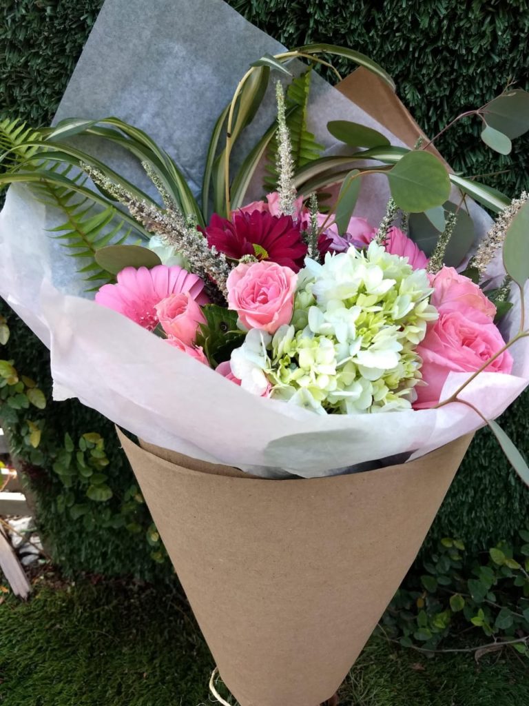 Hermoso Bouquet de Hortencias, Gerberas y Rosas BOU180